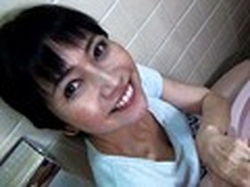 息子のおしっこを手伝う、過保護な五十路お義母さん　サンプル画像06